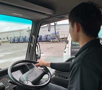 トラック運転スタッフ